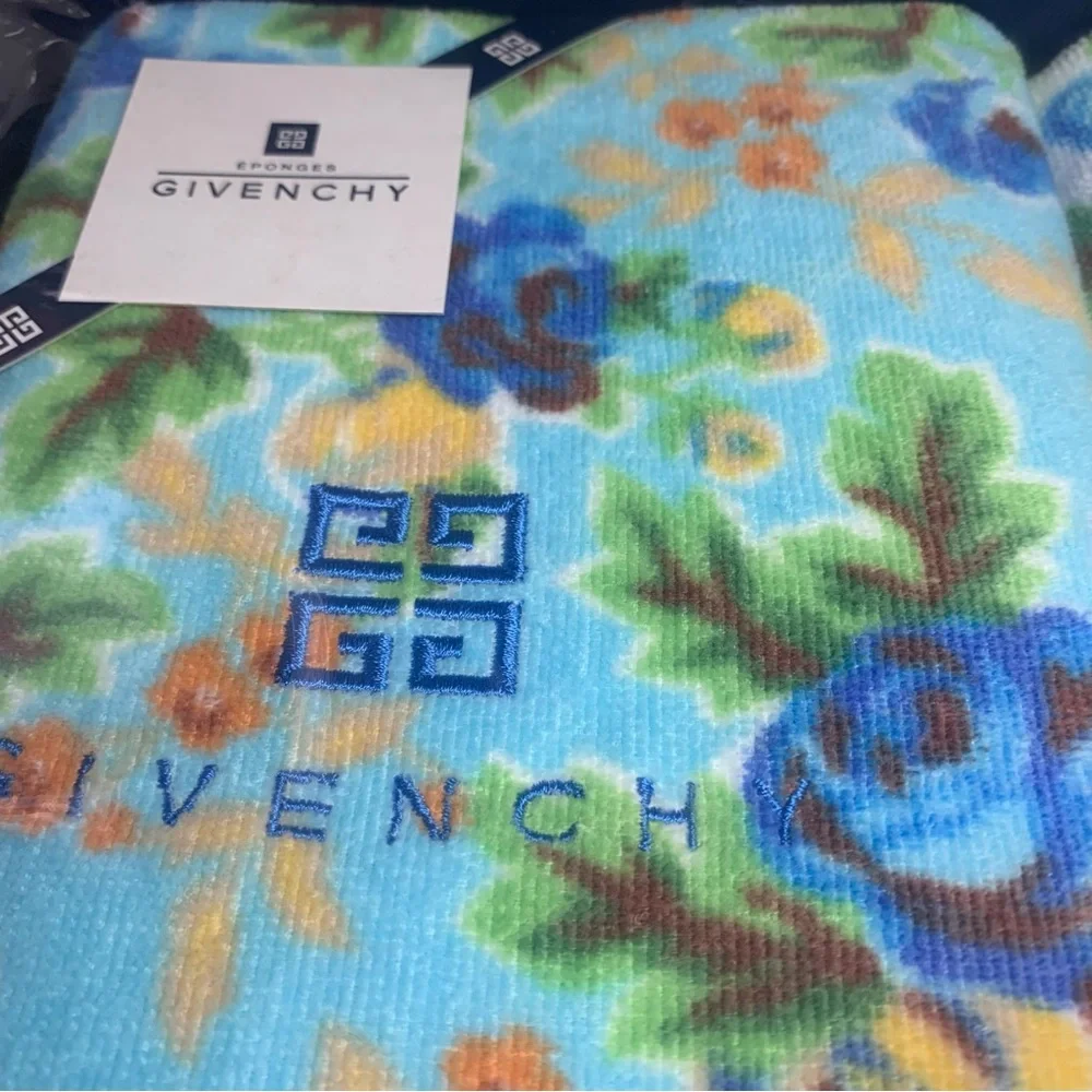 Givenchy Floral Blue Towel Set
